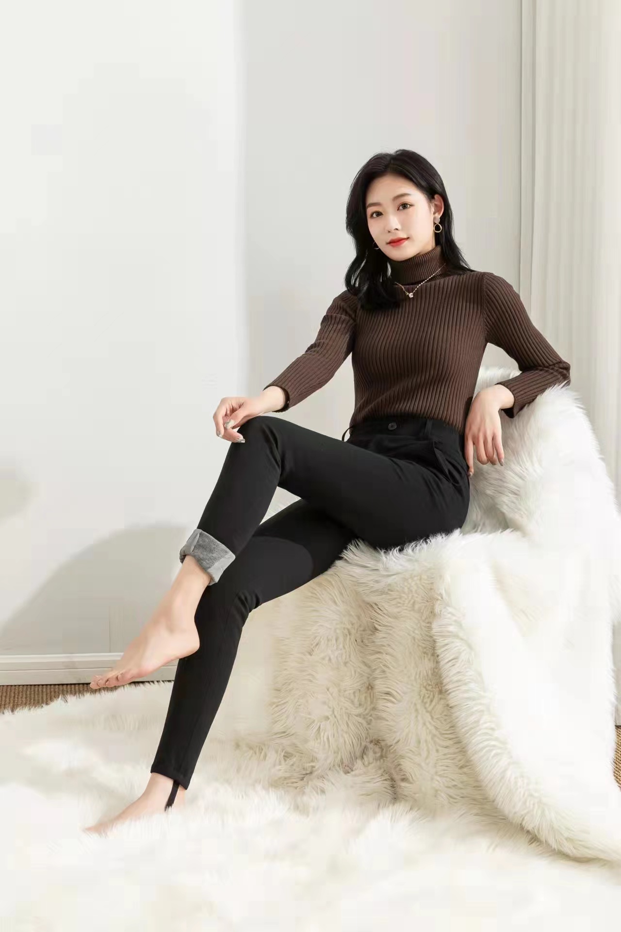 乐羽缘22新款外穿高腰显瘦束脚加绒加厚保暖裤货源  乐羽缘羽绒裤  22新款外穿白鸭绒