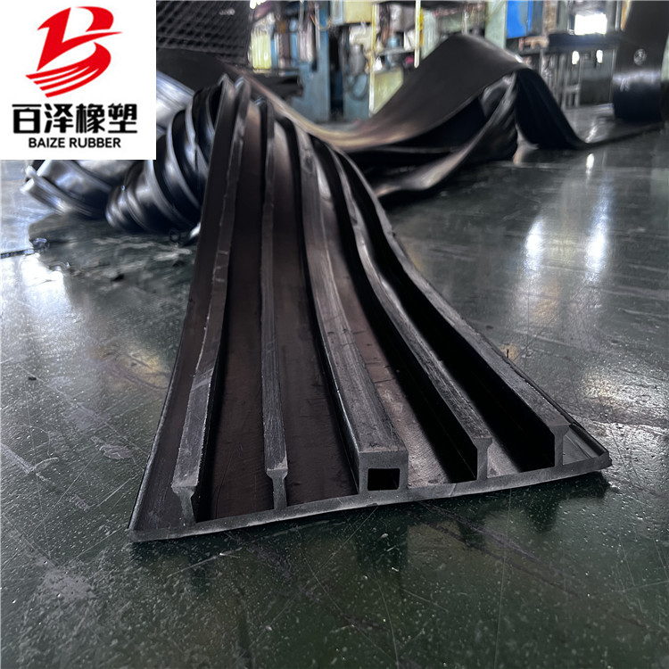 外贴式橡胶止水带 背贴式橡胶止水带 中间有孔止水带