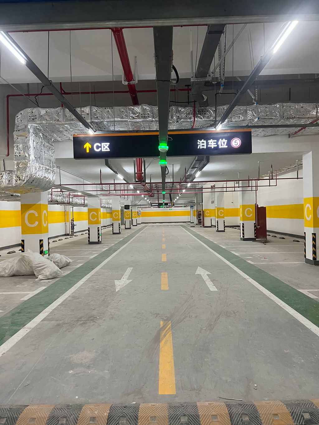 南京达尊交通工程公司地下车库划线  南京道路划线  南京停车场划线  南京车位划线