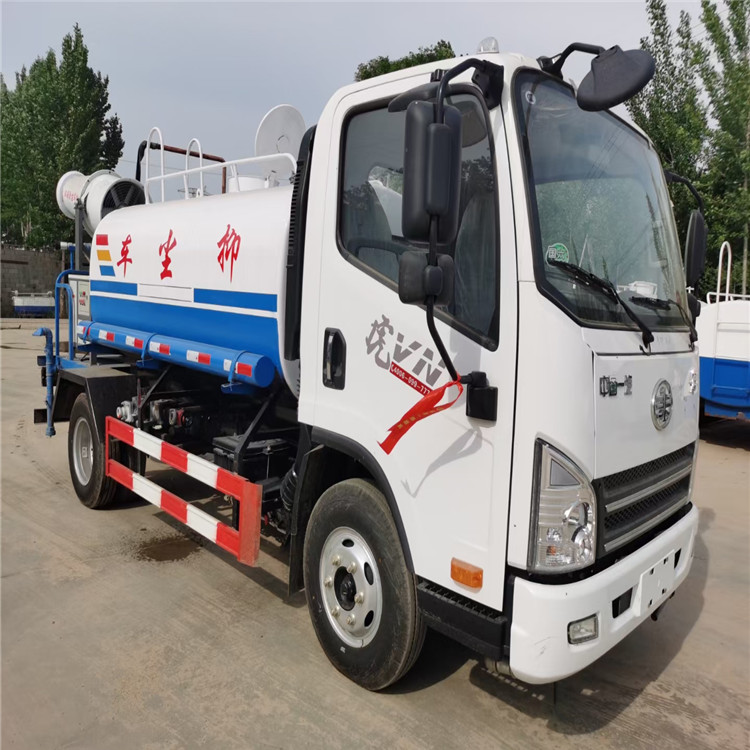 菏泽厂家销售5吨洒水车价格  小型洒水车多少钱  5立方洒水车价格  小型喷洒车