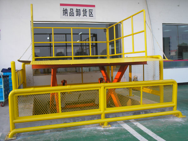供应天津安装销售低价卸货平台厂家——旭日环照  登车桥  液压卸货平台