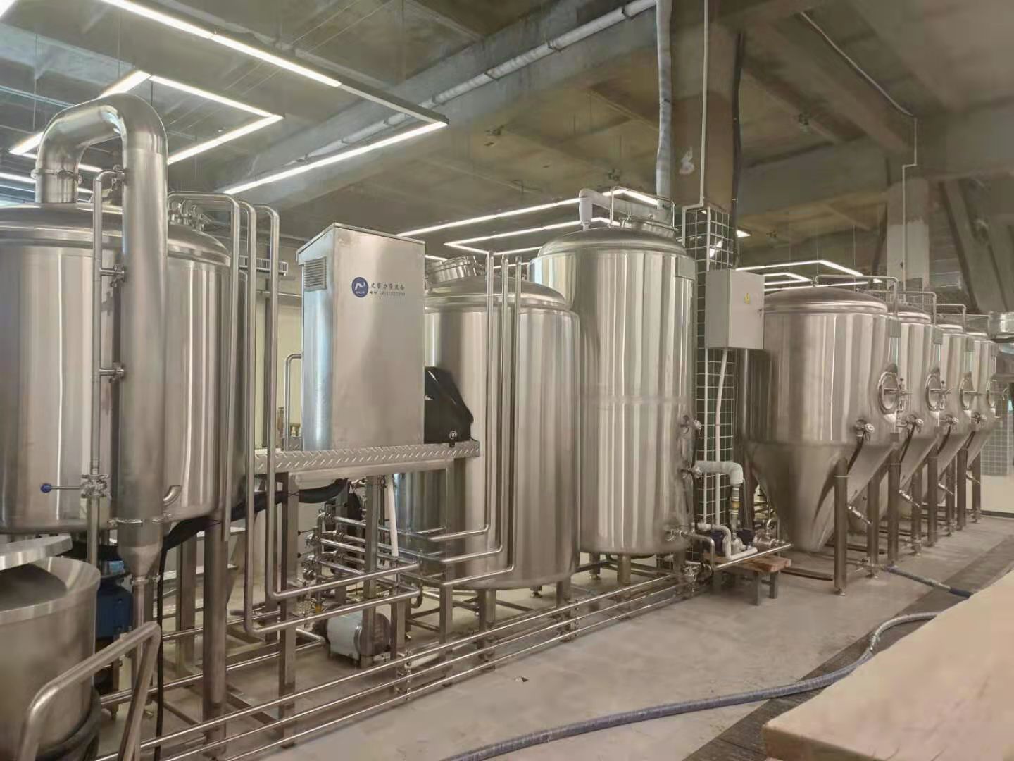 年产2万吨大型自动化啤酒设备精酿啤酒设备供应厂家