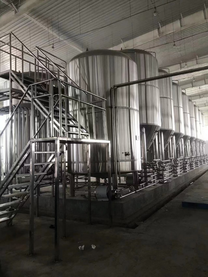 新疆酒厂大型啤酒设备日产20吨的精酿啤酒设备配置