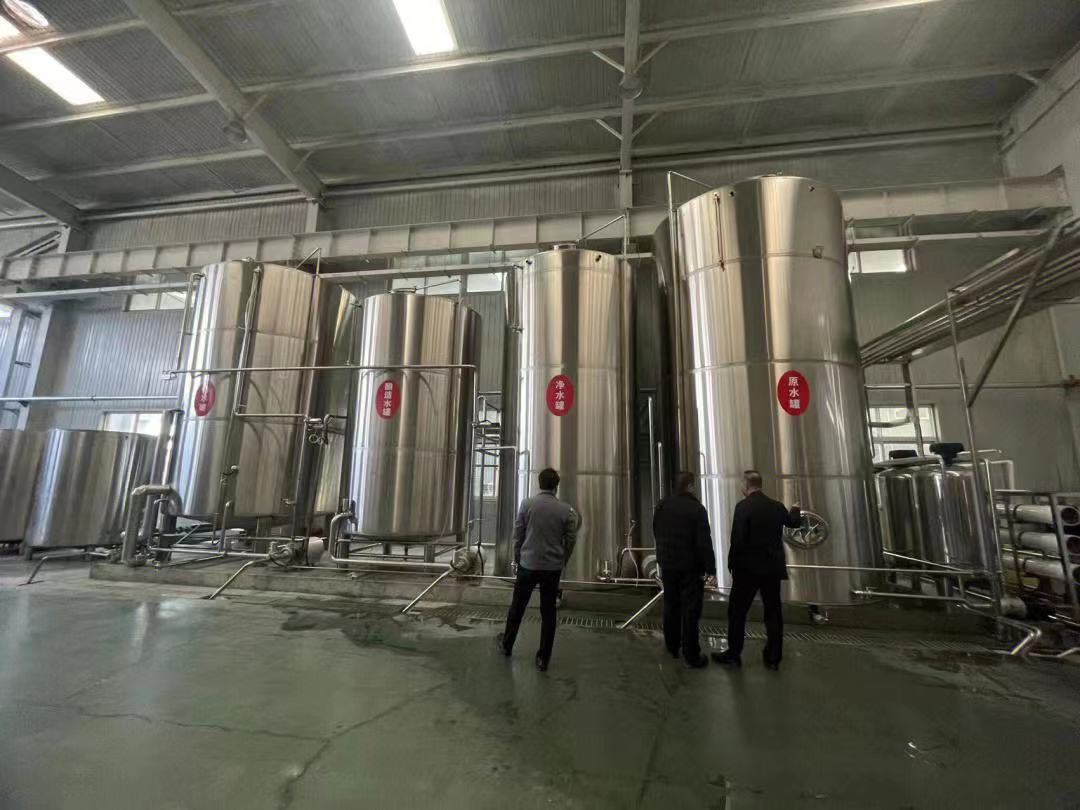 新疆酒厂大型啤酒设备日产20吨的精酿啤酒设备配置