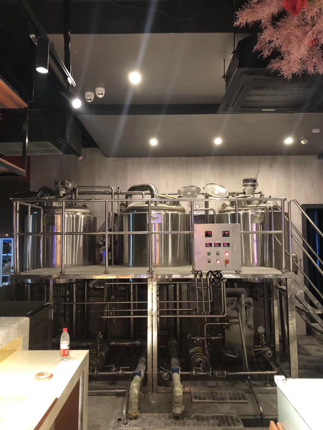 北京酒吧日产1000升小型精酿啤酒设备  酒吧啤酒设备  小型啤酒设备