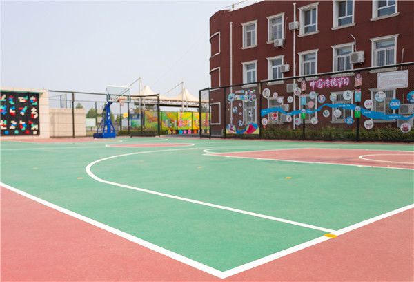 户外篮球场为什么都喜欢用硅PU材料  塑胶跑道  杰锐