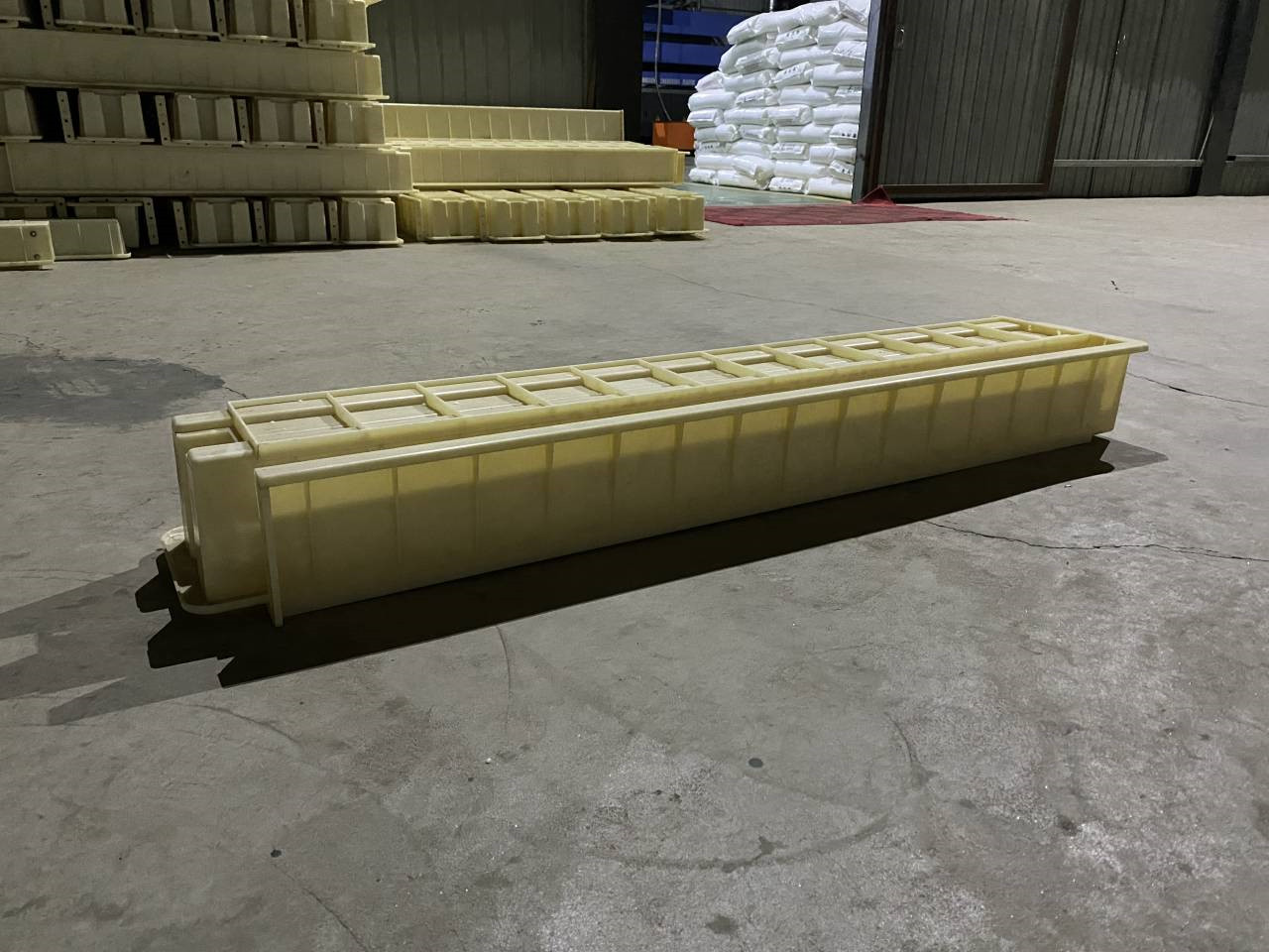 公路防护栏 混凝土防撞护栏塑料模具 预制现浇塑胶模具  护栏模具  水泥模具