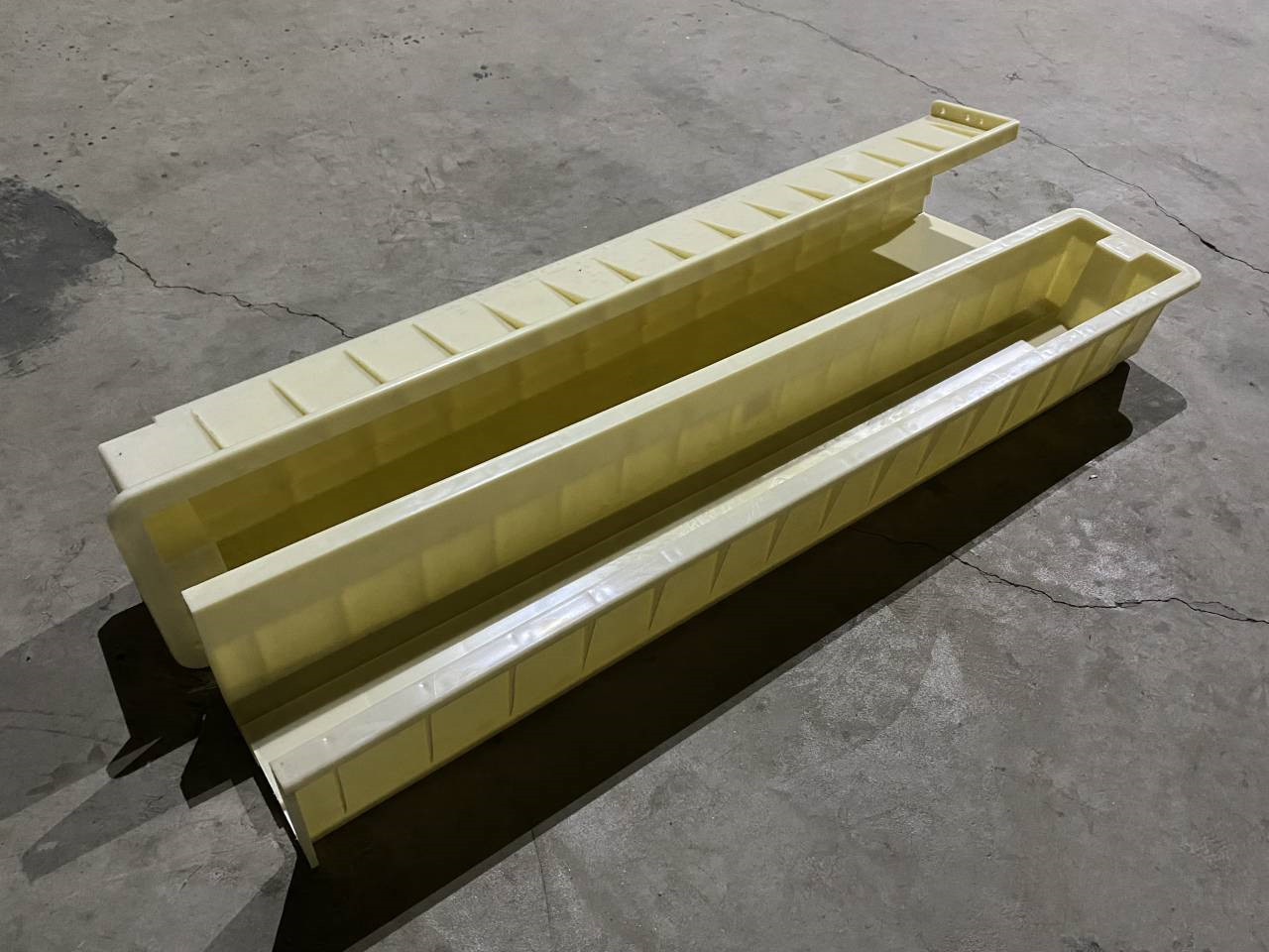 公路防护栏 混凝土防撞护栏塑料模具 预制现浇塑胶模具  护栏模具  水泥模具