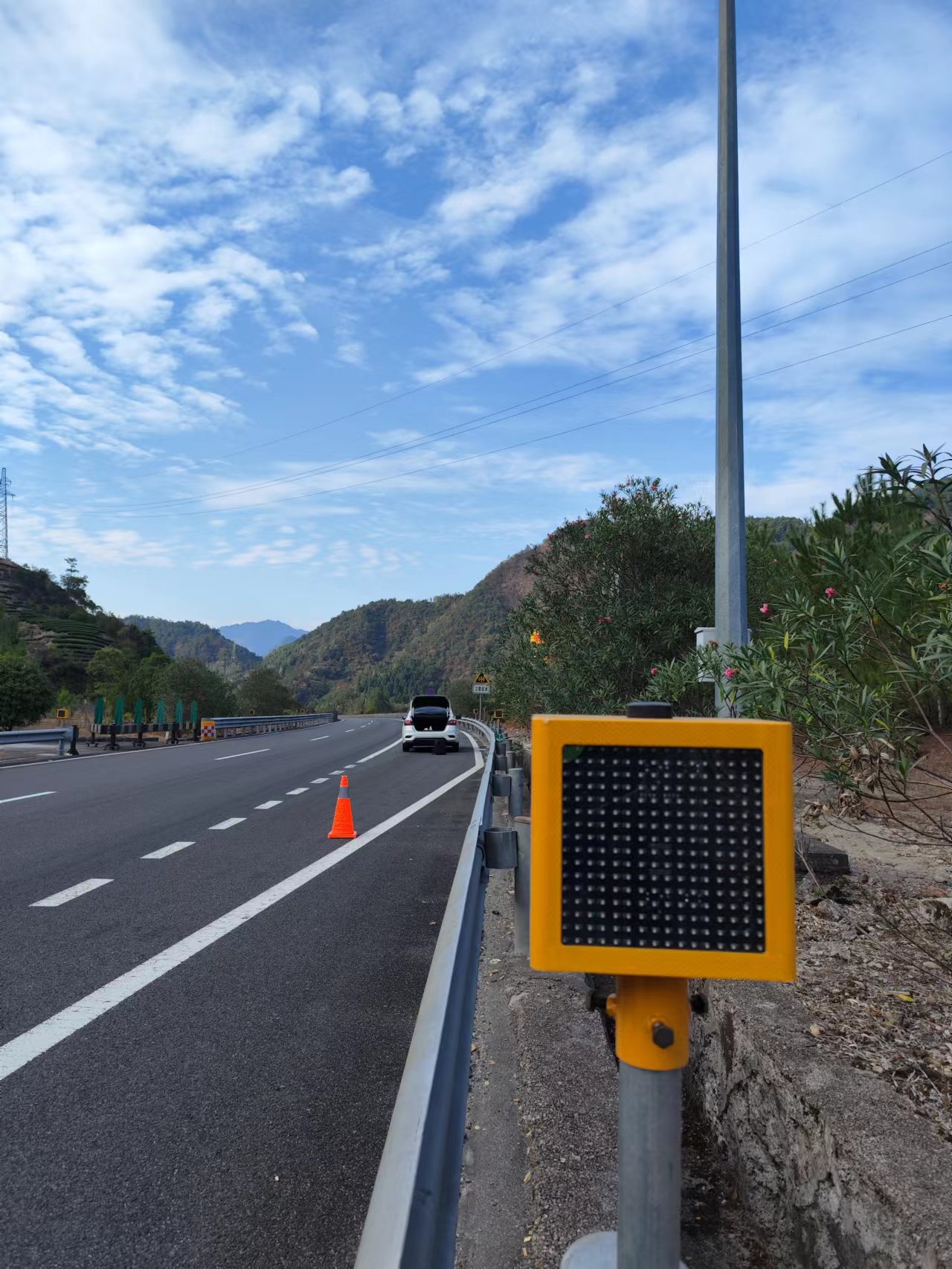 太阳能公路雾灯  太阳能黄闪雾灯  太阳能雾灯