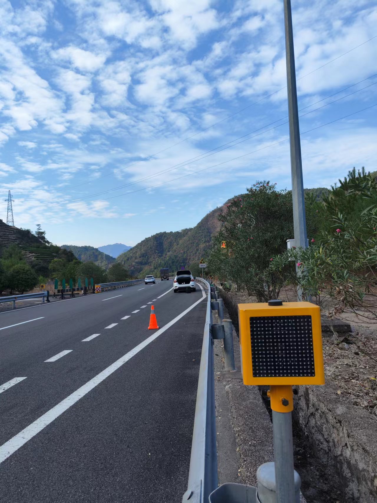 太阳能公路雾灯  太阳能黄闪雾灯  太阳能雾灯