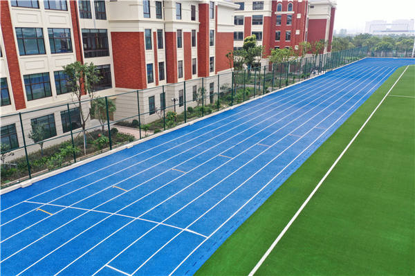 预制型塑胶跑道每平方多少钱  预制型球场  杰锐