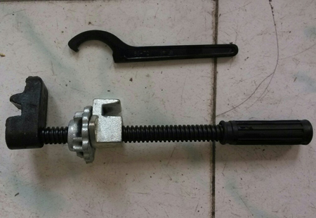 密贴型斥离型铁路钢轨钩锁器