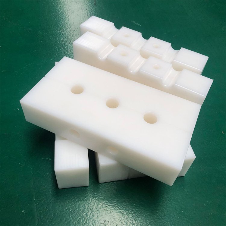 高分子聚乙烯刮板在刮板输送机方面具有重大作用  高分子刮板