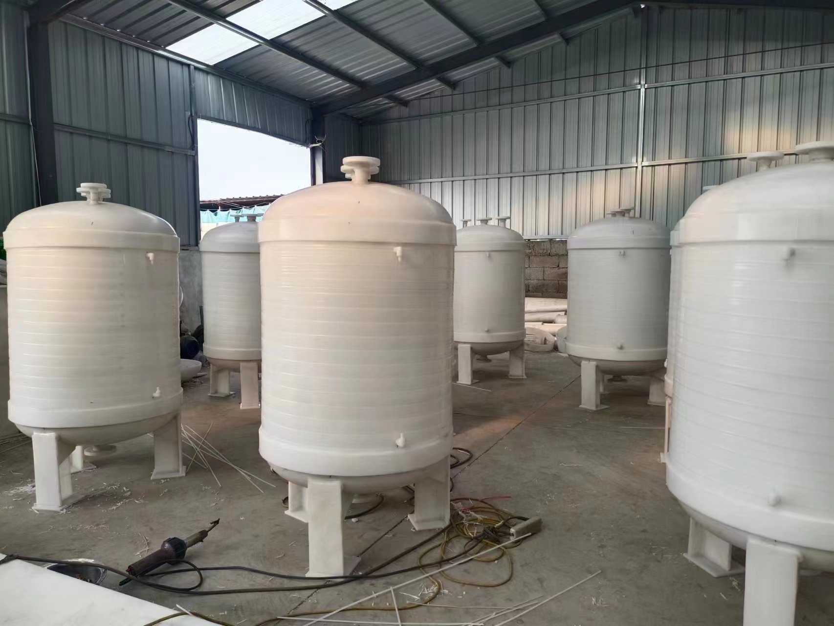 定制PP塑料滴加高压罐 聚丙烯立式挂式pp真空计量罐  PP真空计量罐销售  PP真空计量罐供应  PP真空计量罐出售