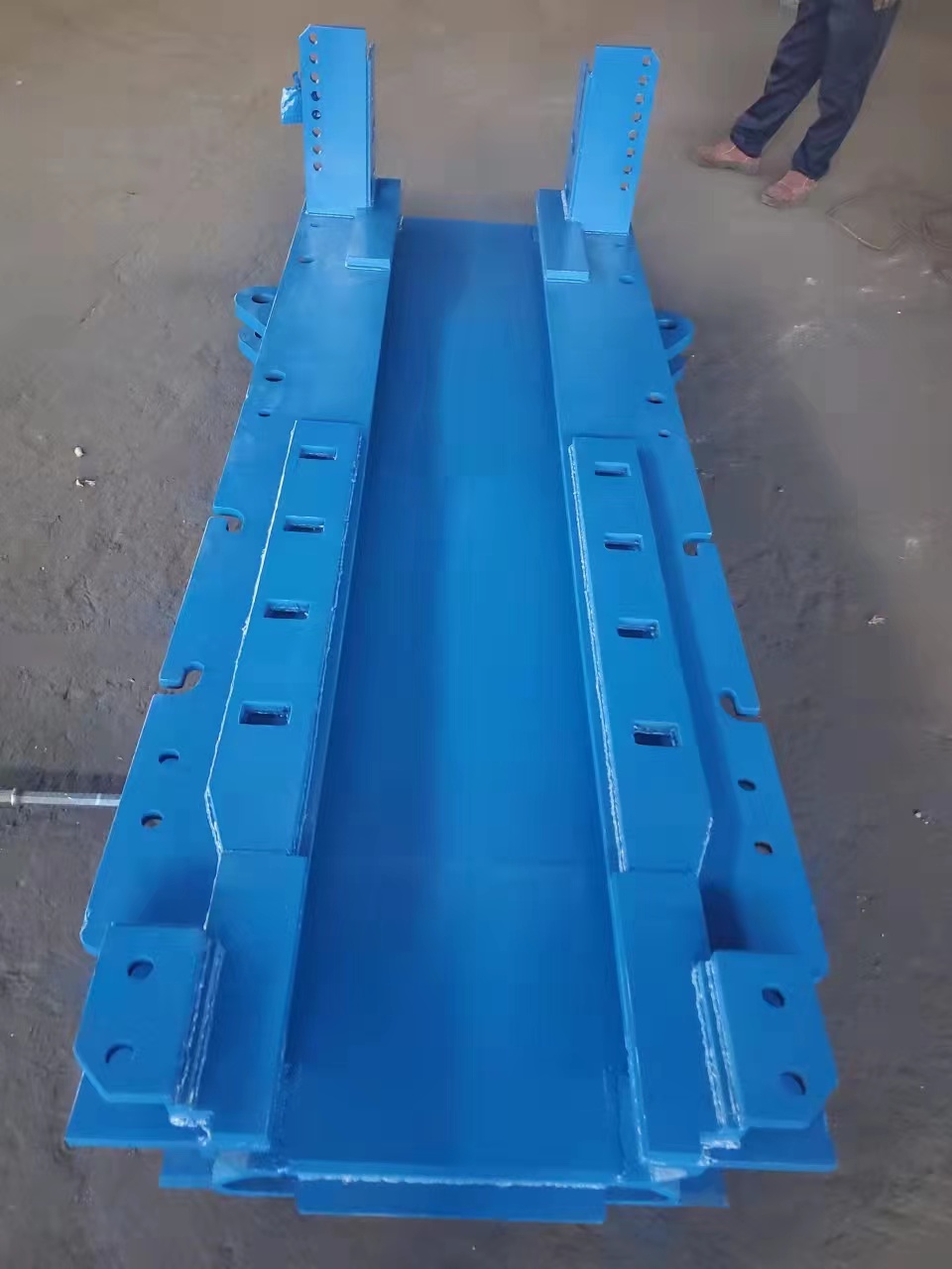 供应刮板机右过渡槽 105SRF11 中部槽