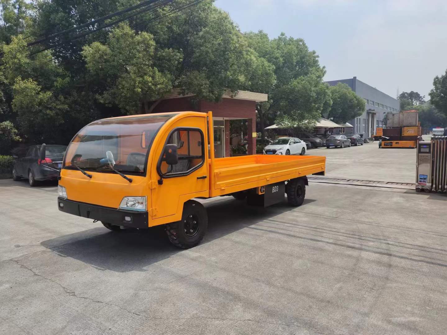 3吨 5吨 6吨电动平板车 蓄电池搬运车 工厂电动货车  电动平板车厂家  电动平板车价格  蓄电池平板车报价