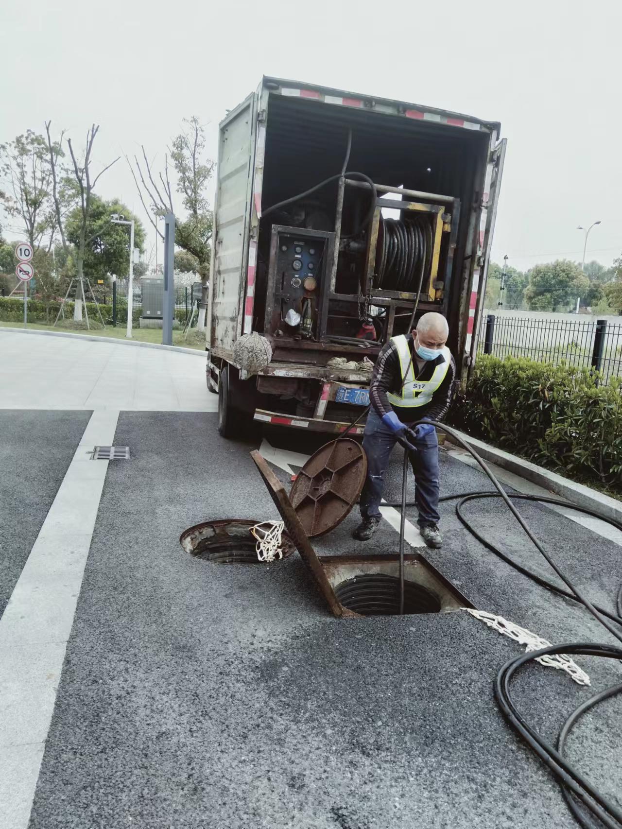苏州工业园区胜浦镇管道疏通  污水管道疏通  管道清洗  清理化粪池