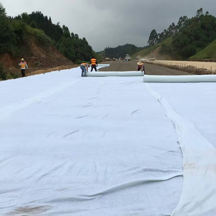 反滤防尘土工布透水土工布路面养护无纺布保湿土工布  无纺土工布  路面养护保湿