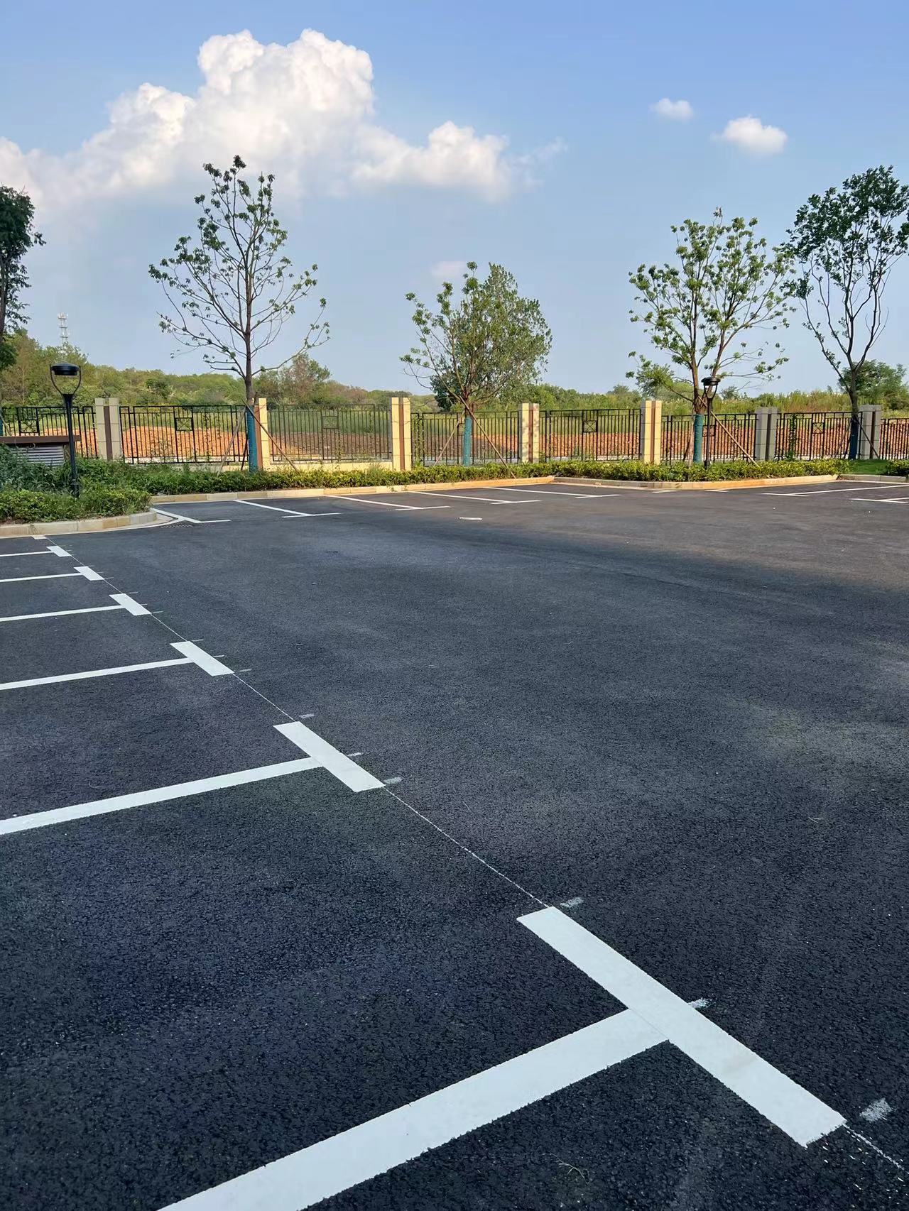 南京地下车库停车位设计-南京达尊交通工程  南京道路划线  南京停车场划线  南京停车场设施