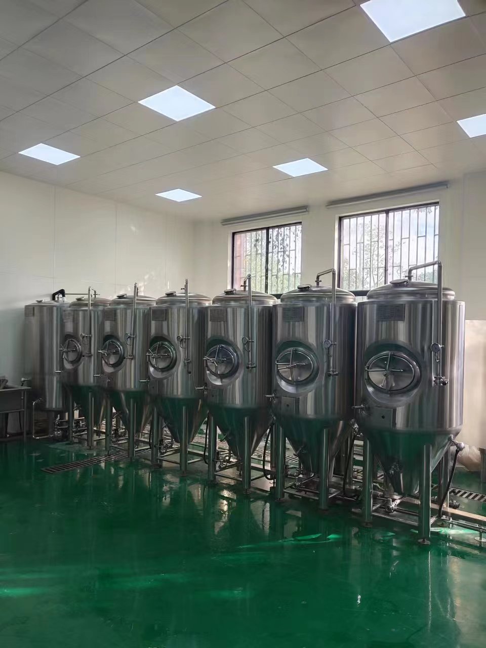 一套福建吉林小型啤酒设备酒馆3吨全套精酿啤酒设备  进口啤酒设备