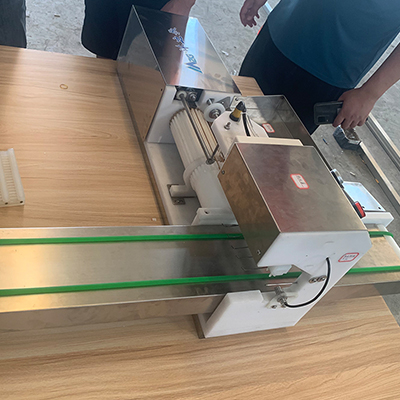 小型穿串机  食品加工设备  肉串穿串机