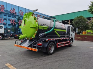 东风多利卡8方吸污车、抽污车  真空吸污车  沼气池吸污车