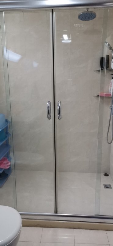 上海淋浴花洒顶喷软管漏水维修更换  澳金淋浴房维修  沐浴房维修  淋浴花洒维修