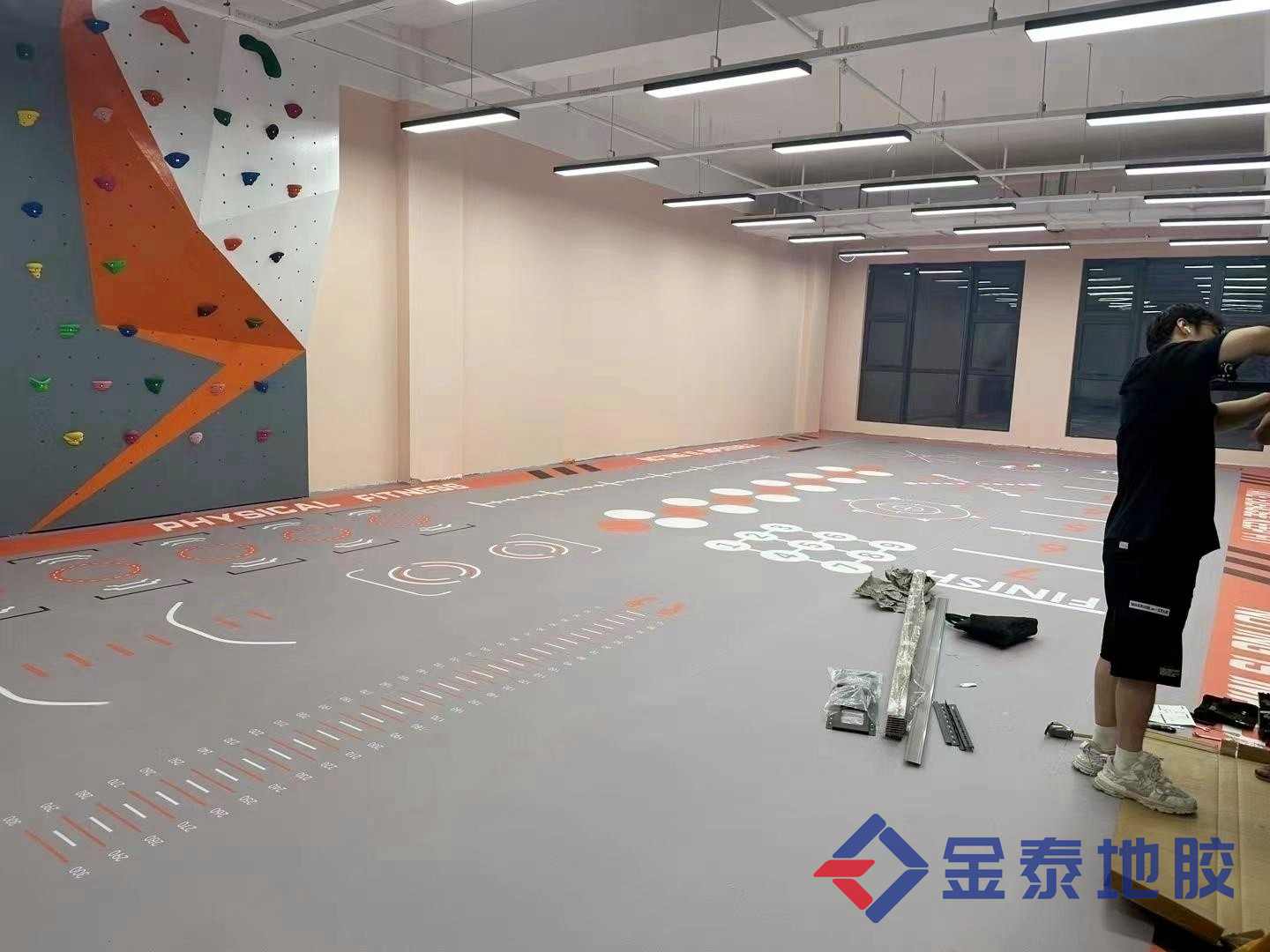 供应廊坊健身房360私教地板 图案定制地胶  健身房运动地胶  健身房功能区地胶