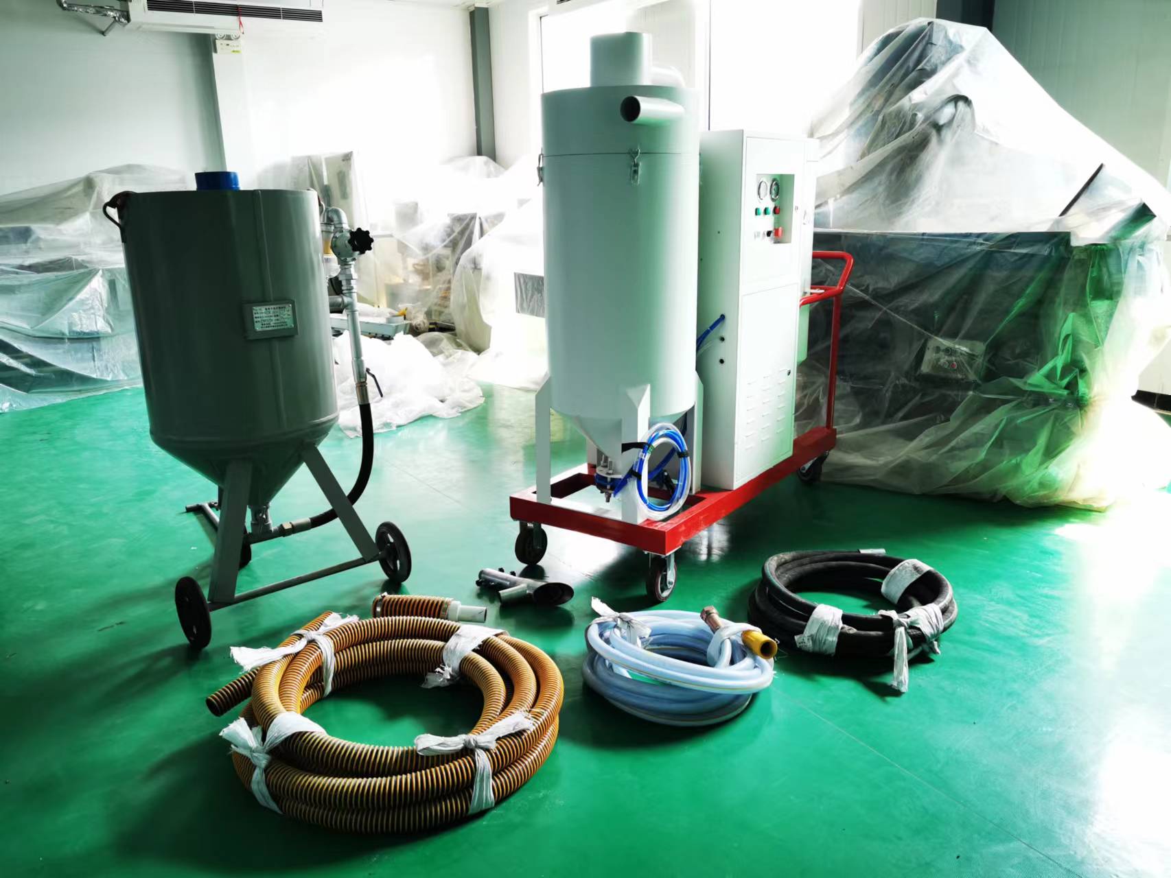 轧辊除氧化皮喷砂机  喷砂除锈喷砂机  循环回收喷砂机  循环回收式喷砂机