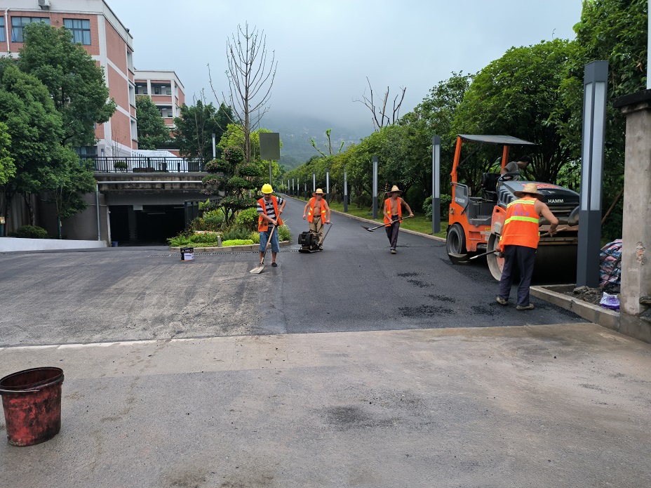 重庆沥青路面公司-沥青道路施工工程-公路马路维修修补  路桥公路维修修补