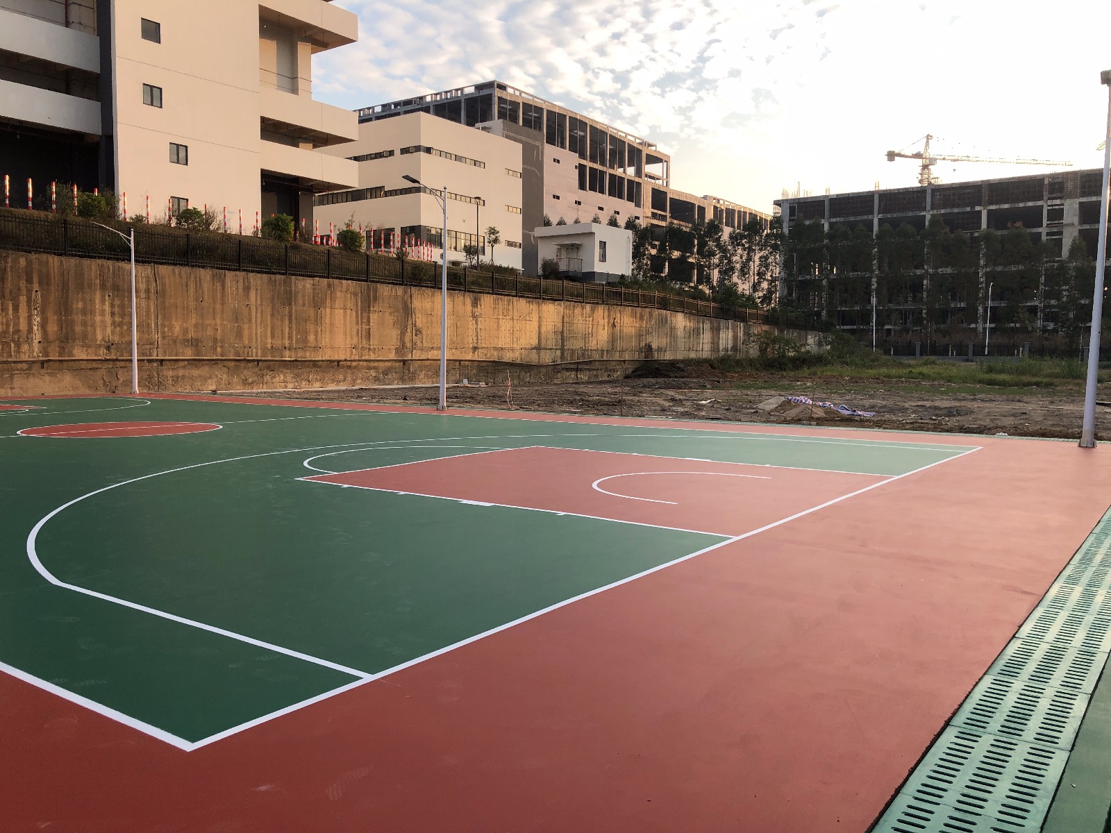 广州提供篮球场建设与施工  室内篮球场建设