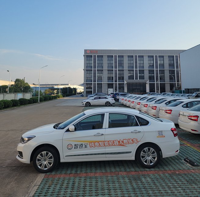 福建智能学车AI教练助力驾校升级转型提高效率  机器人教练车