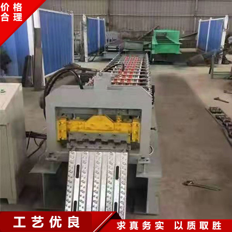 屋顶运维走道板压瓦机 光伏通道板设备 防滑板压型机