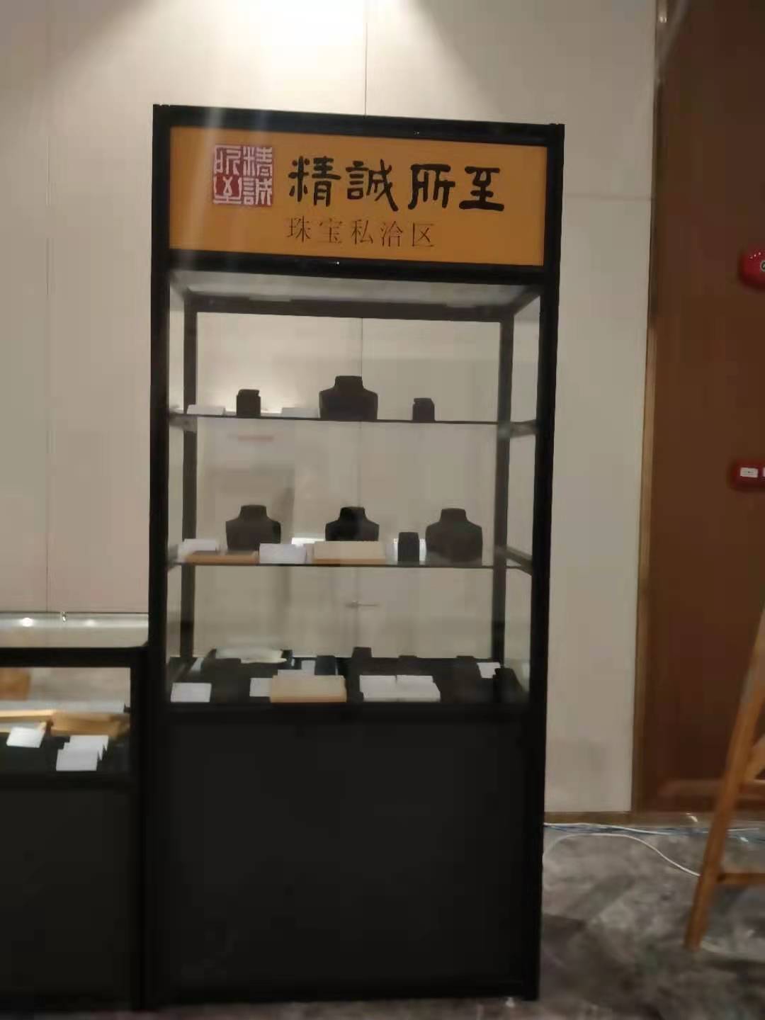 珠海珠宝展柜玻璃展柜钛合金展柜出租