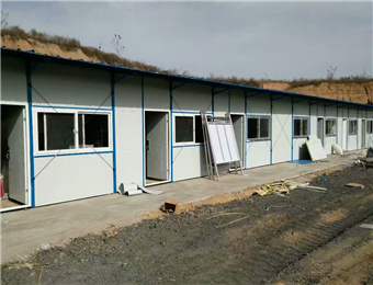 丹东轻钢活动房现货东港出售出口岩棉板彩钢临建房  岩棉板彩钢房