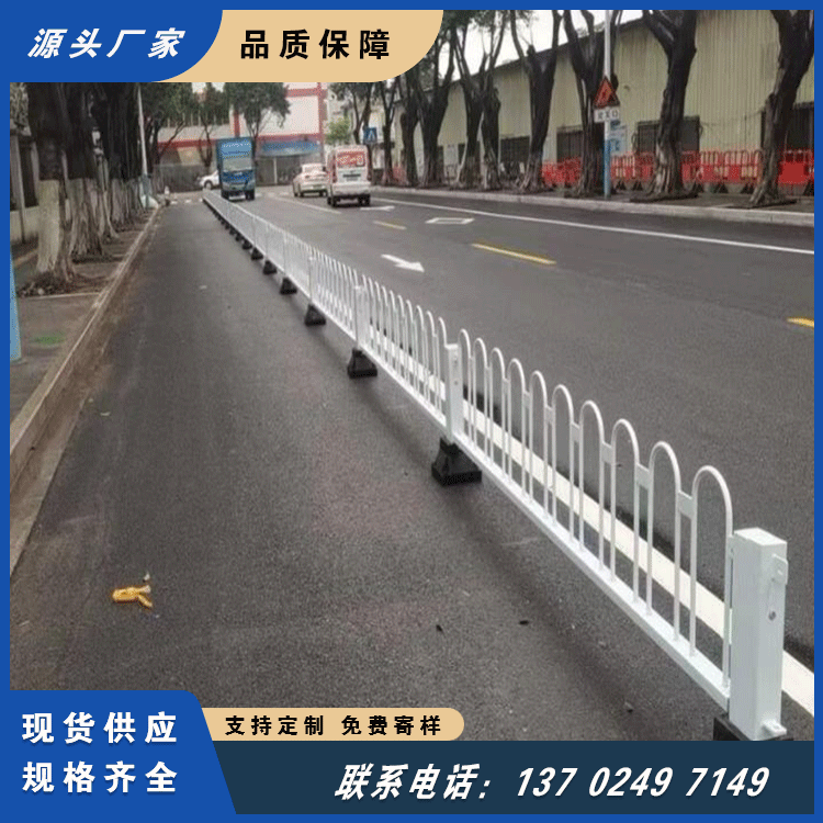 翁源县防撞锌钢围栏 百千万工程户外围挡隔离栏杆  机非隔离护栏  市政护栏  人行道护栏