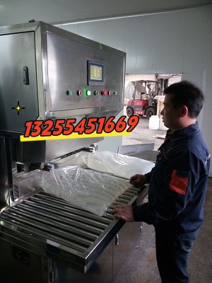 软包装液体鸡汁灌装机 双头猪油、牛油灌装机  软袋鸡汁灌装机  软袋牛油灌装机  软袋猪油灌装机