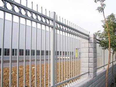 别墅庭院镀锌管围栏小区学校隔离铁艺护栏锌钢围墙护栏  锌钢护栏  庭院护栏  锌钢围栏