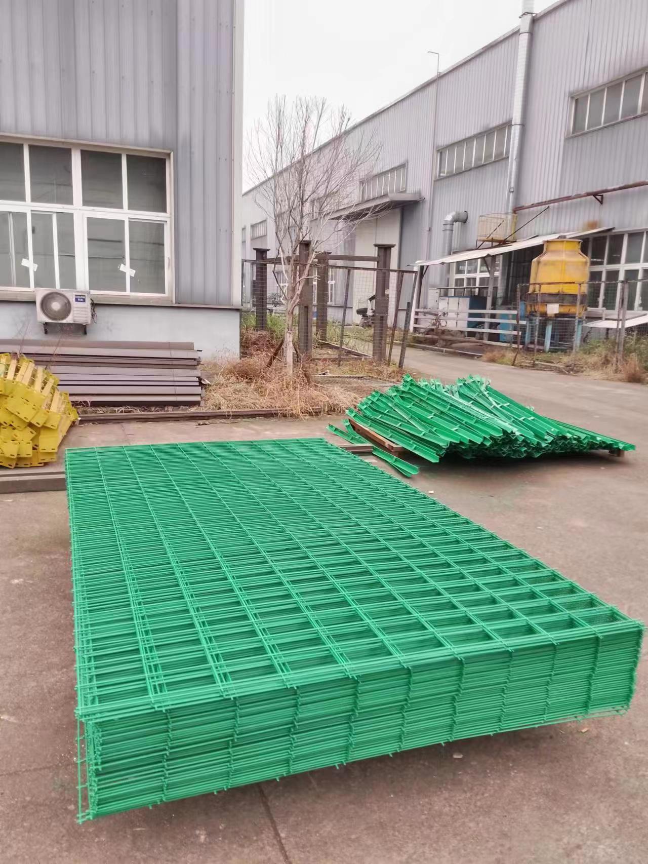 农用养殖鱼网塑料平网隔离网浸塑网河道堤坝隔离网  双边丝网