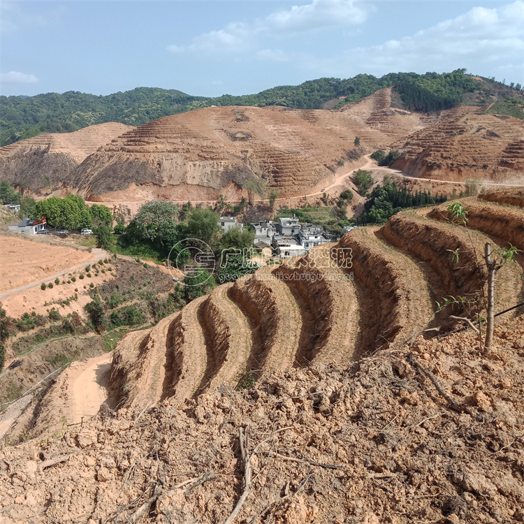 在广西山地一亩地滴灌成本预算 灌溉设备报价  广西滴灌安装成本  广西滴灌安装价格  广西滴灌设备价格