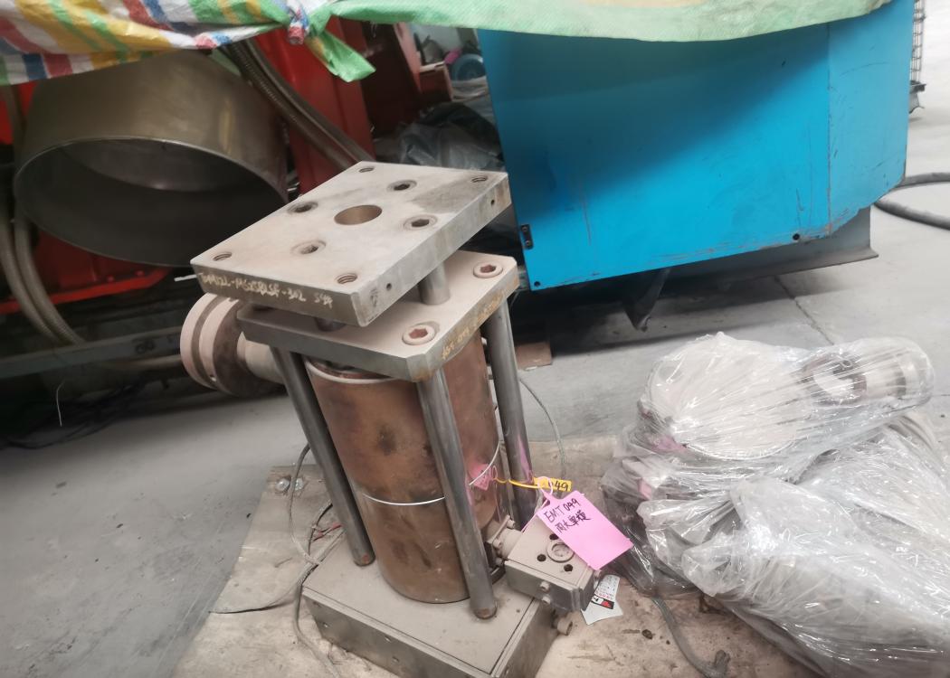 EMT049	同大单层带液位线单模头  同大双模头  二手模头