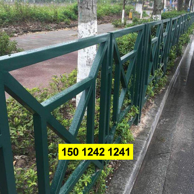 厂家直供人行道栏杆带菊花图案市政围栏厂家  小区围墙护栏  镀锌钢管格栅  护栏厂家