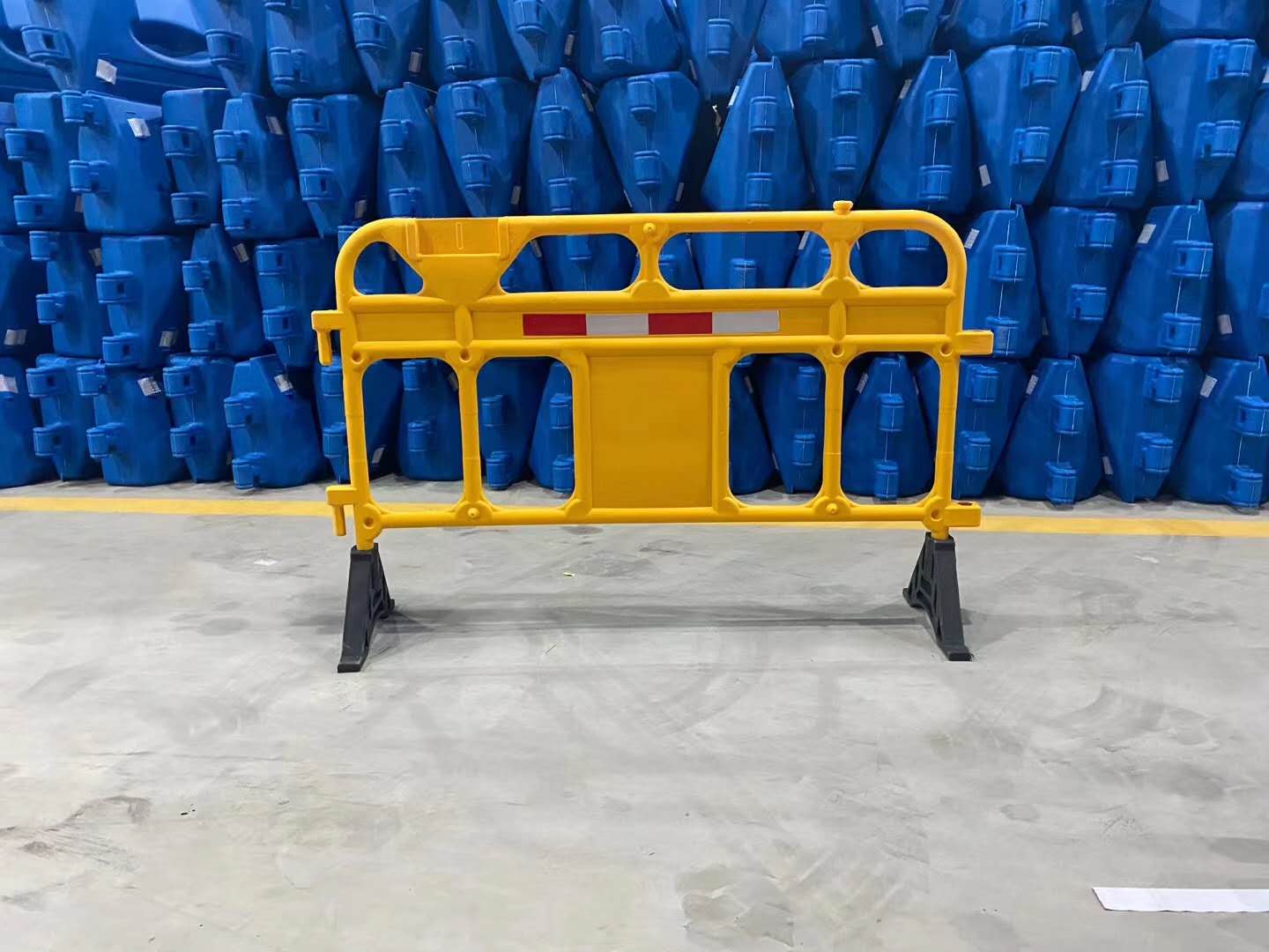 移动式塑料护栏工地隔离围挡道路安全施工水马