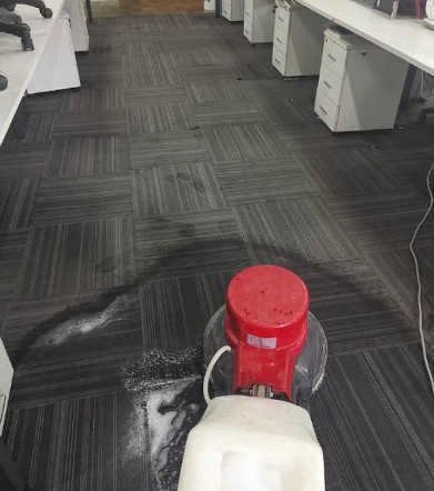 广州越秀办公室地垫清洗，清洗脏地毯服务，地毯清洁除菌  地毯清洗  洗办公室地毯服务  上门洗地毯
