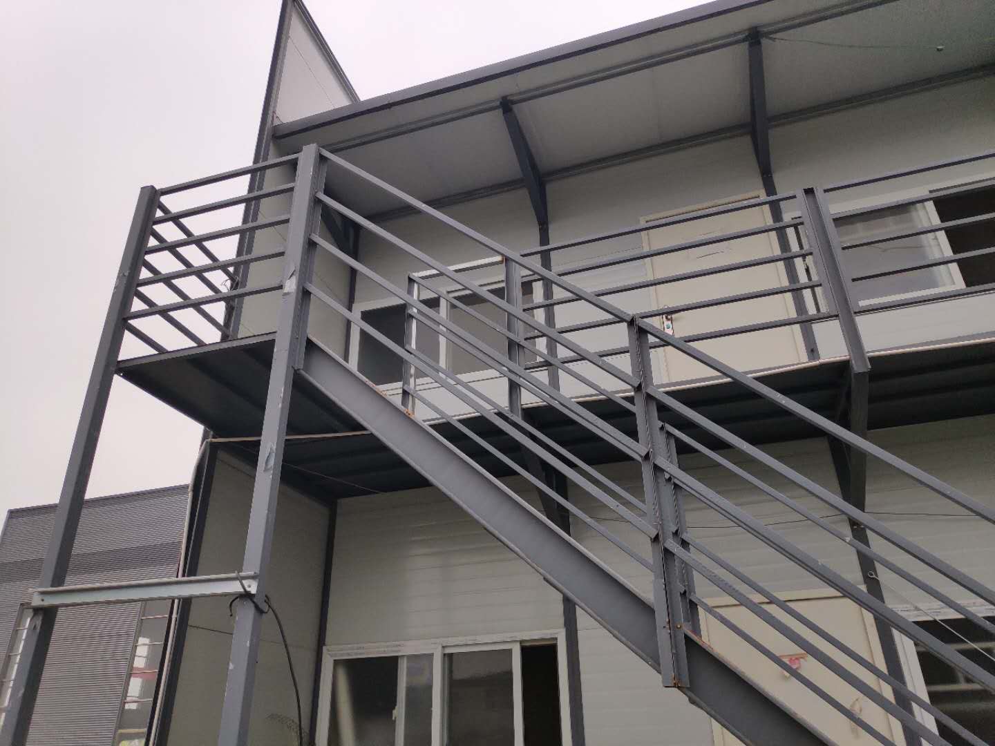 青岛彩钢活动房出口 黄岛住宿办公室集装箱房出口  青岛活动房出口  黄岛集装箱房出口