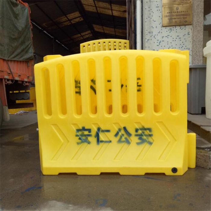 防撞桶三孔水马反光滚塑护栏吹塑施工水马