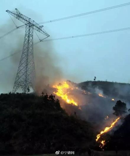 输电线路火灾隐患监测系统 智能识别山火 自动报警  红外热像可见光监控  防山火在线监测装置  山火监测系统