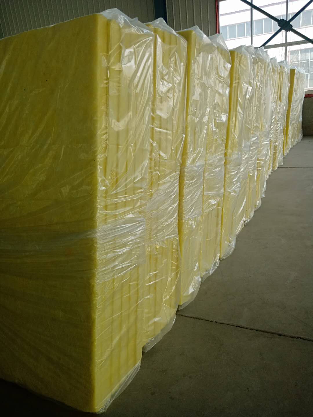 河北石家庄排烟管道用玻璃棉板 空调板  可定做  金属屋面  轻钢别墅  室内隔音