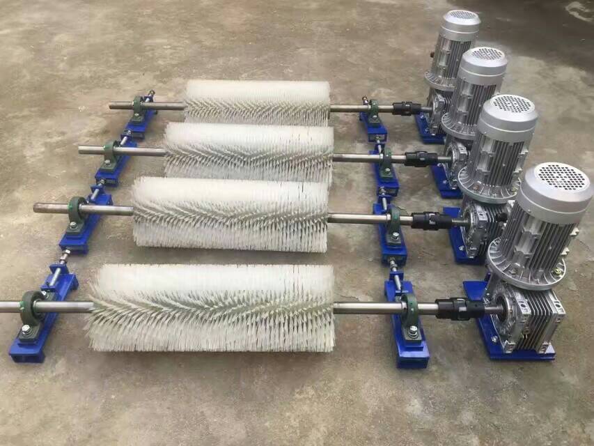 水泥厂 粉料厂传送带电动滚刷清扫器  旋转式毛刷清扫器  水泥厂用滚刷清扫器  无动力毛刷清扫器