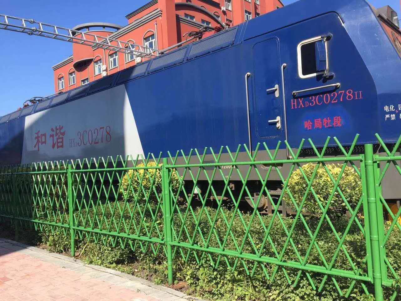 佛山园区水泥草坪庭院护栏锌钢公园草坪护栏定做  庭院网护栏  马路绿化带防护网